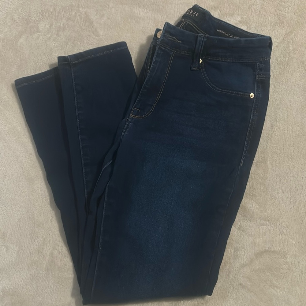 Curve Appeal
Minimalist Jegging